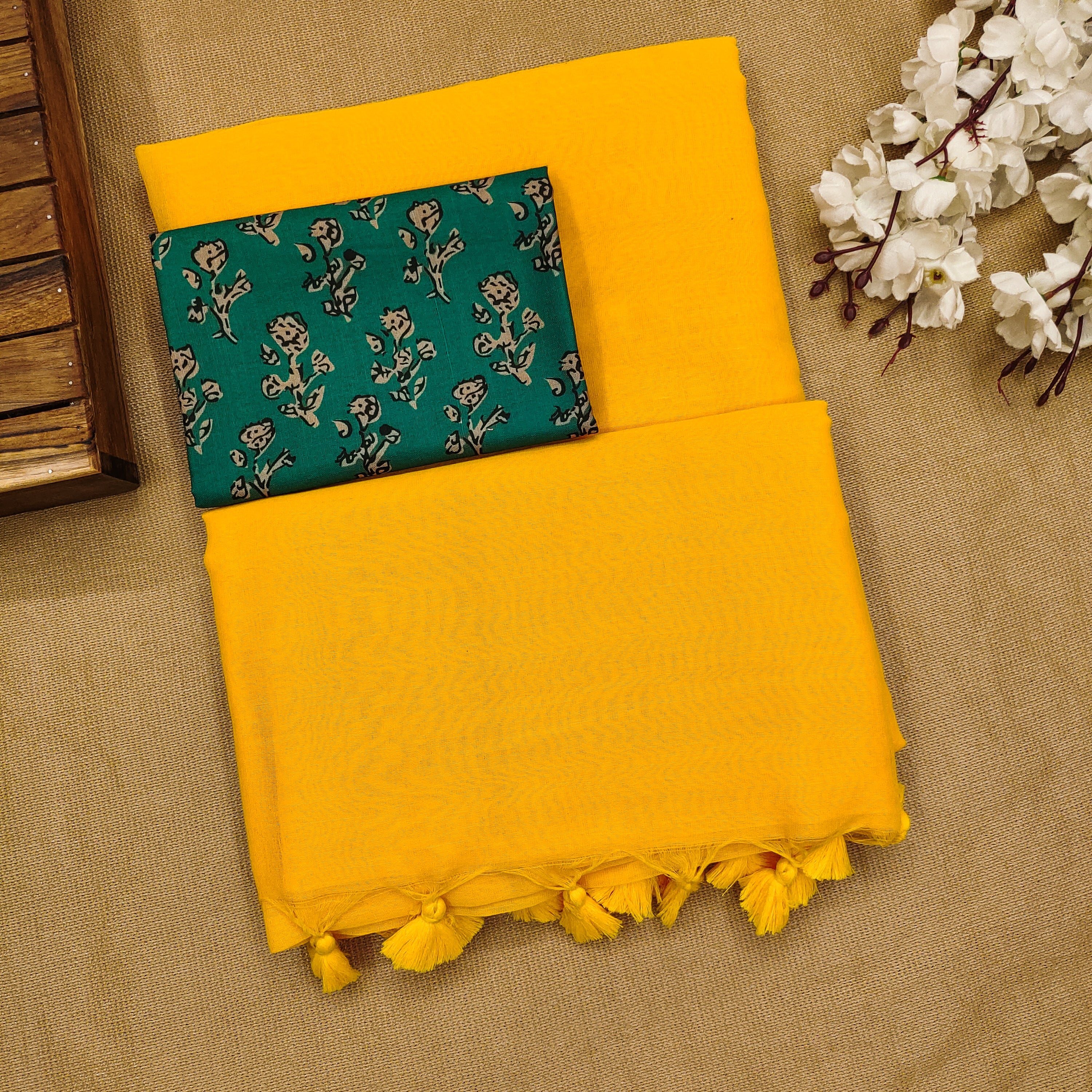 YELLOW COLOUR TRADITIONAL LOOKING  COTTON SAREE