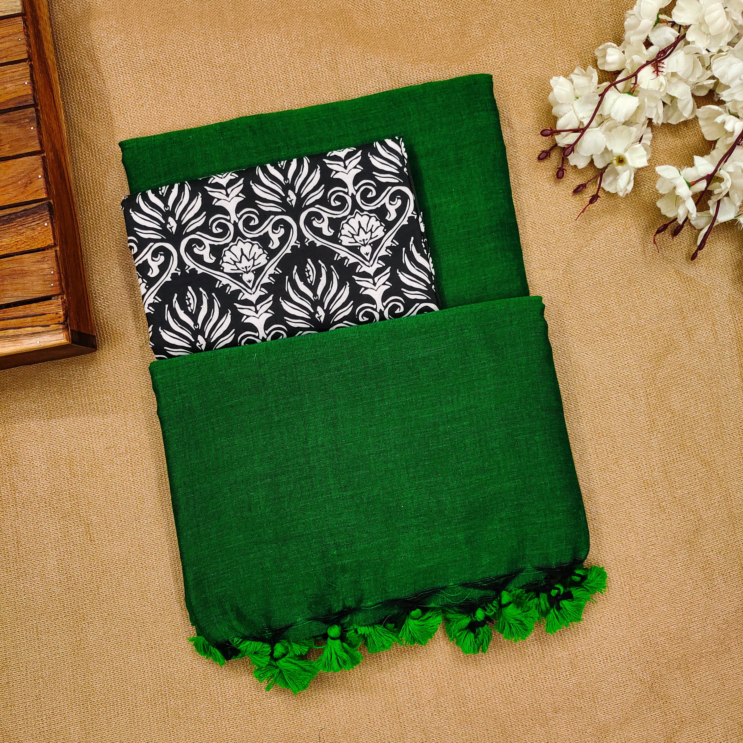 DARK GREEN TRADITIONAL LOOKING  COTTON SAREE